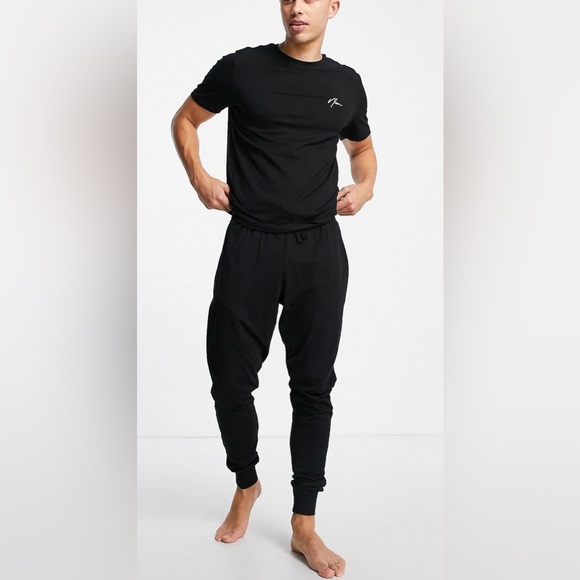 Loungewear Sweatpants and T-shirt - Picture 2 of 4